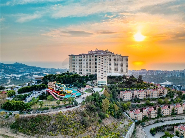 2 Bedroom Sea View Flat for Sale in Gold City Residence