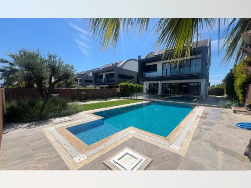 Detached 4 Bedroom Villa for Sale in Didim Altinkum Turkey