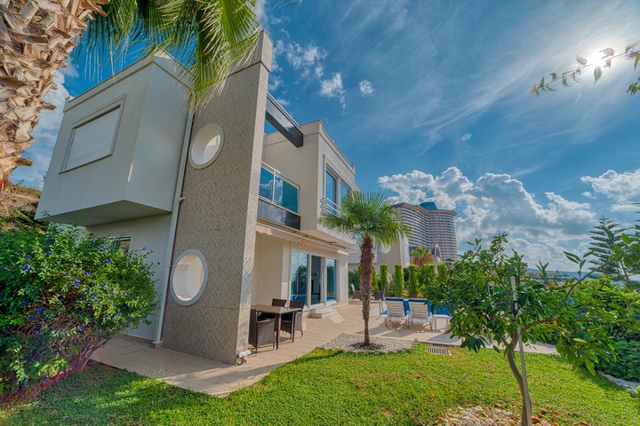 Modern Villa with Sea Views for Sale in Kargicak Alanya Turkey