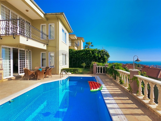 Sea View Villa for Sale in Gold City Residence in Alanya Turkey