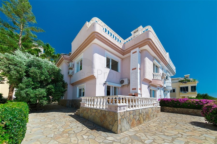 Resale Villa with Spectacular Sea Views in Kargicak Alanya