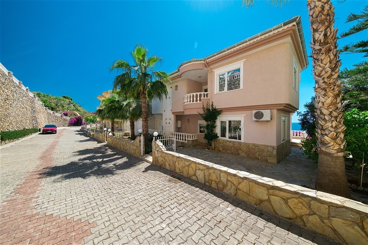 Resale Villa with Spectacular Sea Views in Kargicak Alanya