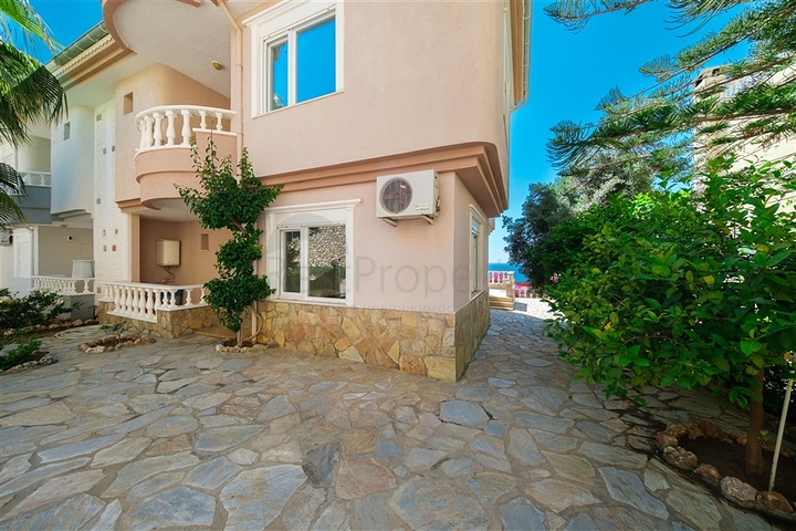 Resale Villa with Spectacular Sea Views in Kargicak Alanya