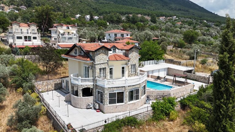 5 Bedroom Villa with 790sqm Plot of Land in Uzumlu Fethiye Turkey