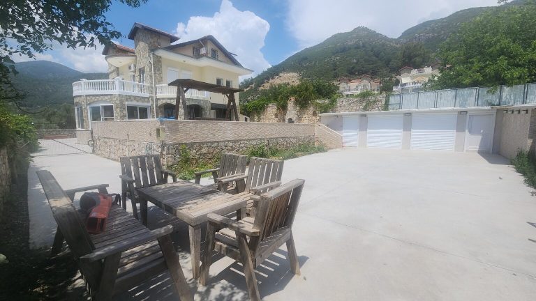 5 Bedroom Villa with 790sqm Plot of Land in Uzumlu Fethiye Turkey