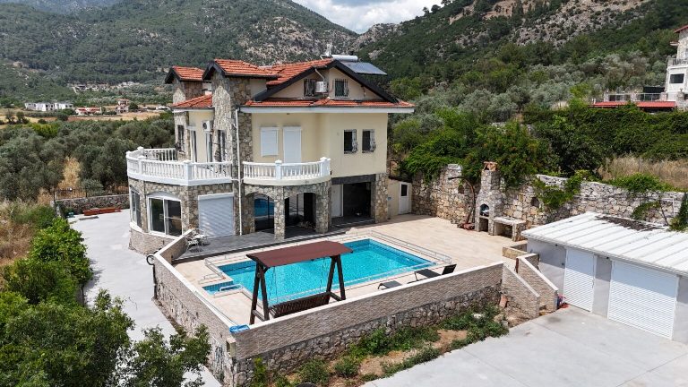 5 Bedroom Villa with 790sqm Plot of Land in Uzumlu Fethiye Turkey