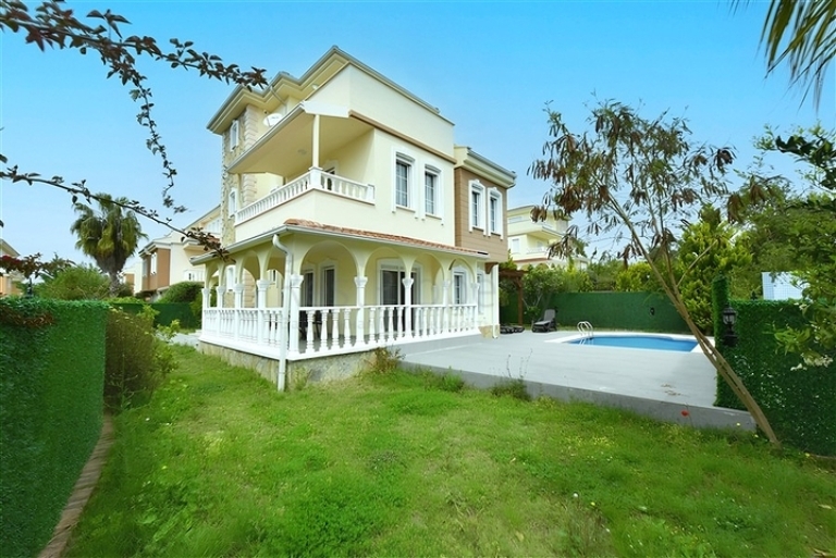 4 Bedroom Furnished Villa for Sale in Avsallar Alanya - Antalya Region