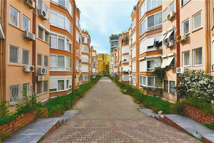 Affordable 2 Bedroom Resale Apartment for Sale in Mahmutlar Alanya Turkey