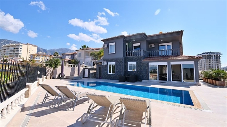 Furnished Resale Villa in Excellent Condition for sale in Mahmutlar Alanya Turkey