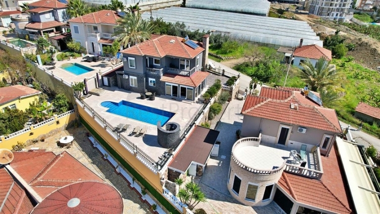 Furnished Resale Villa in Excellent Condition for sale in Mahmutlar Alanya