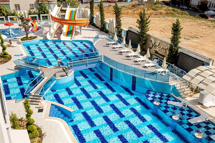 Luxurious 1 Bedroom Apartment for Sale in Mahmutlar Alanya Turkey