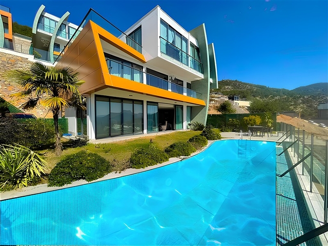 Sea View Luxury Villa with Furniture for Sale in Alanya Centre - Turkey
