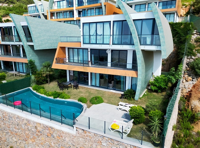 Sea View Luxury Villa with Furniture for Sale in Alanya Centre - Turkey