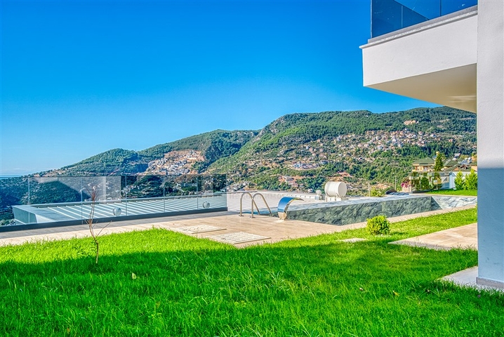 4 Bedroom Sea View Villa for Sale in Alanya Centre Turkey