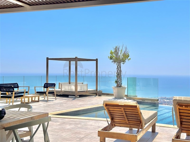 Luxury Villa with Pool and Sea View for Sale in Alanya Centre Turkey