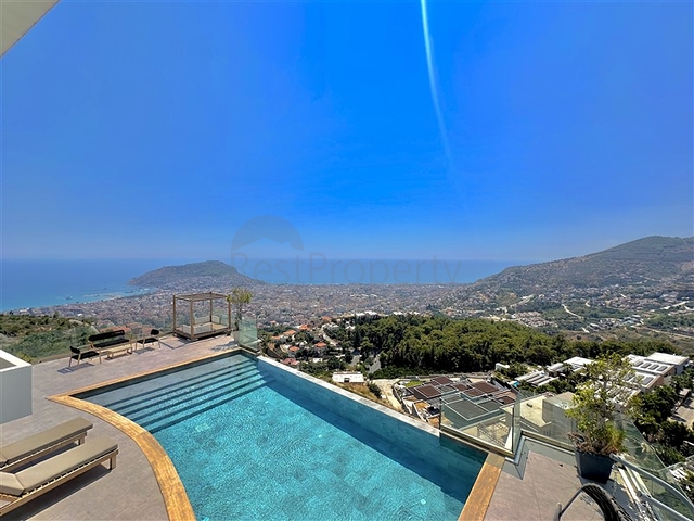 Luxury Villa with Pool and Sea View for Sale in Alanya Centre Turkey