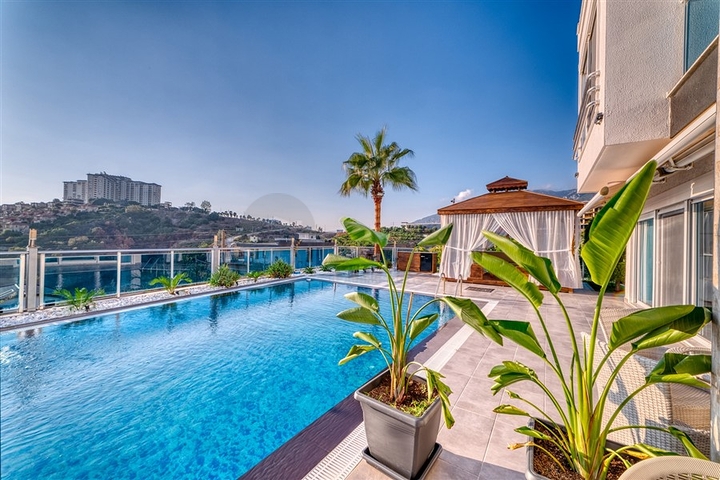 Luxury Sea View Villa with Spacious Gardens and Pool in Kargicak, Alanya