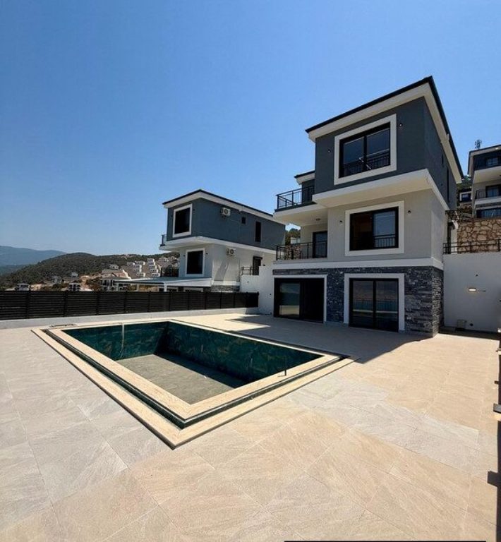 Luxury Sea View Villa with Pool for Sale in Akbuk Didim