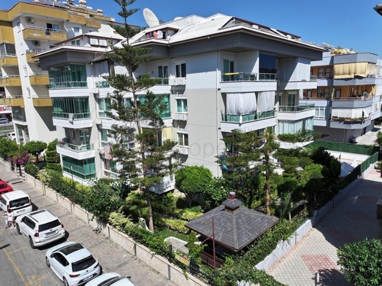Alanya Property in a Small Complex with Pool in Oba