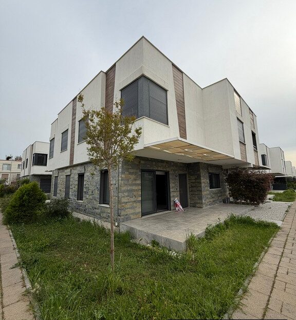 Modern Semi Detached House for Sale in Altinkum Didim