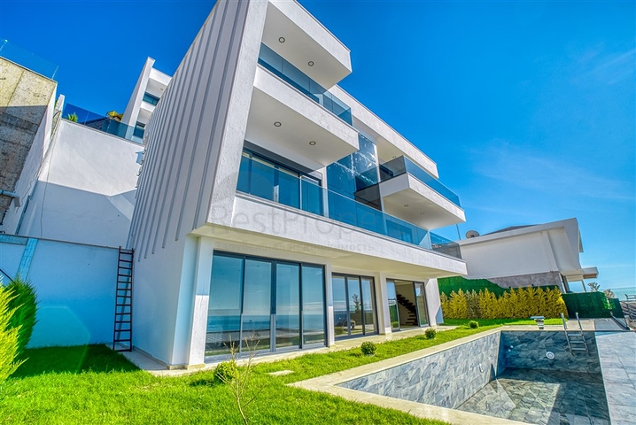 Chic Sea View Villa with Pool for Sale in Alanya Turkey