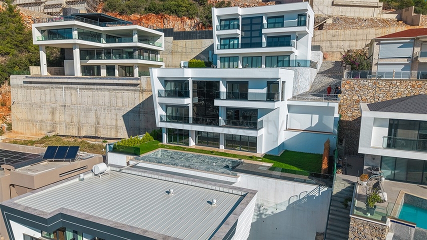 Chic Sea View Villa with Pool for Sale in Alanya Turkey