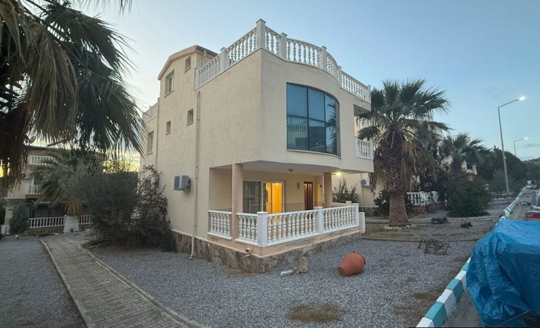 Detached House with Top Terrace in Akbuk Didim Turkey