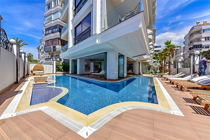 Flat for Sale in a Beachfront Complex in Alanya Turkey