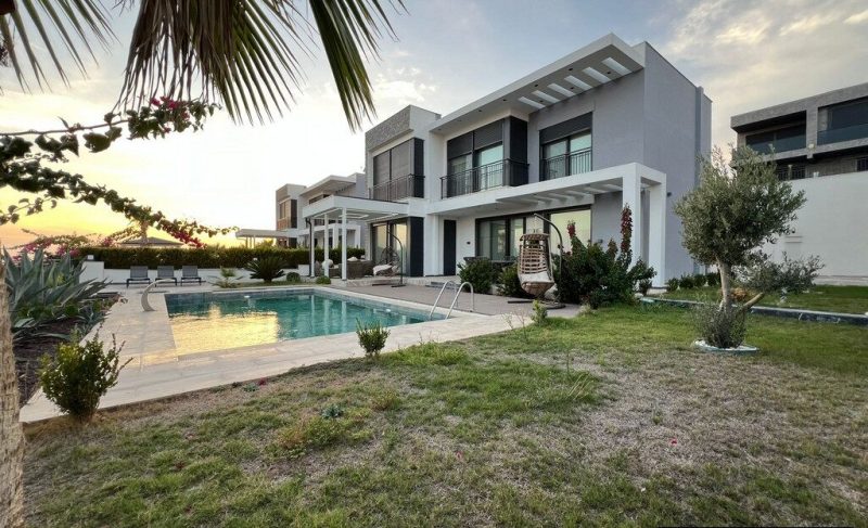 Spotless Villa with Sea View for Sale in Altinkum Didim Region