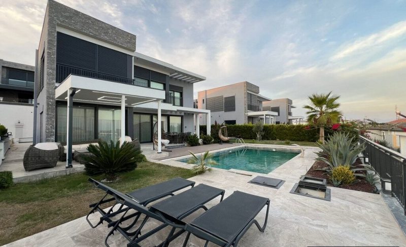 Spotless Villa with Sea View for Sale in Altinkum Didim Region