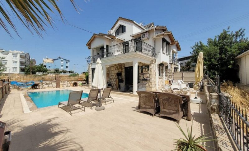 4 Bedroom Sea View Villa with Pool for Sale in Altinkum Didim
