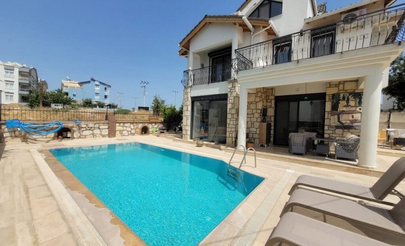 4 Bedroom Sea View Villa with Pool for Sale in Altinkum Didim