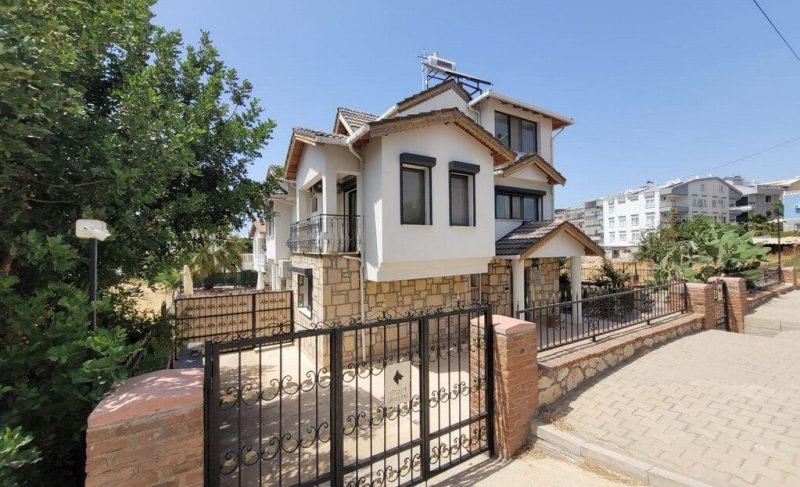 4 Bedroom Sea View Villa with Pool for Sale in Altinkum Didim