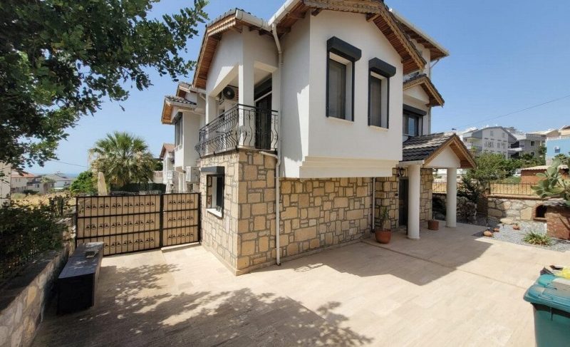 4 Bedroom Sea View Villa with Pool for Sale in Altinkum Didim