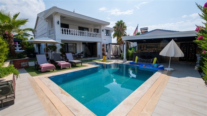 4 Bedroom Spacious Villa with Pool for Sale in Turkler District Alanya