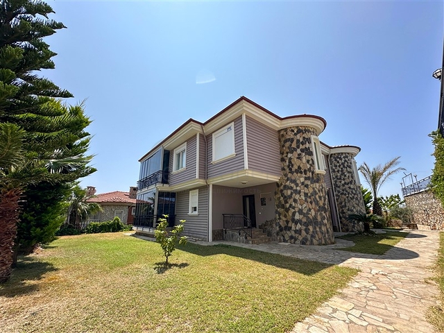 Spacious 3 Bedroom Villa in a Beautiful Complex in Alanya for Sale