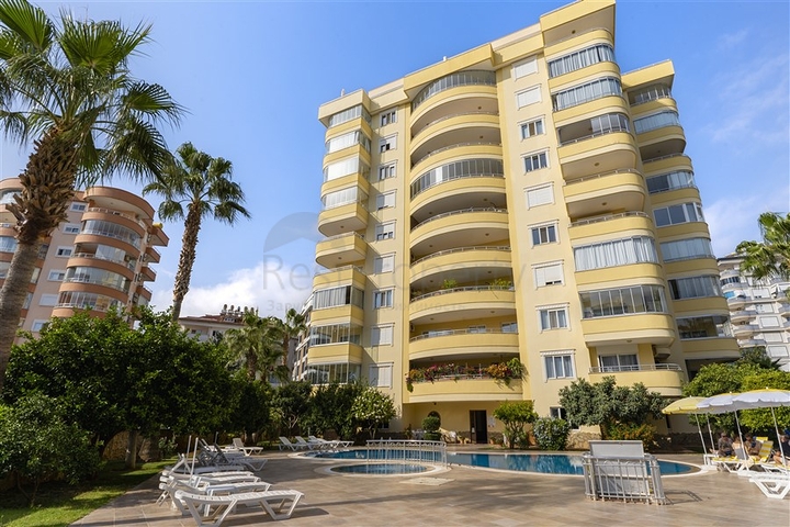 Furnished 2 Bedroom Holiday Apartment for Sale in Kleaopatra Alanya Turkey