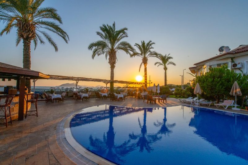 Property with High Rental Potential in Sunset Beach Club Calis Beach