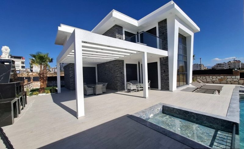 Detached Villa with Pool for Sale in Altinkum Didim Turkey