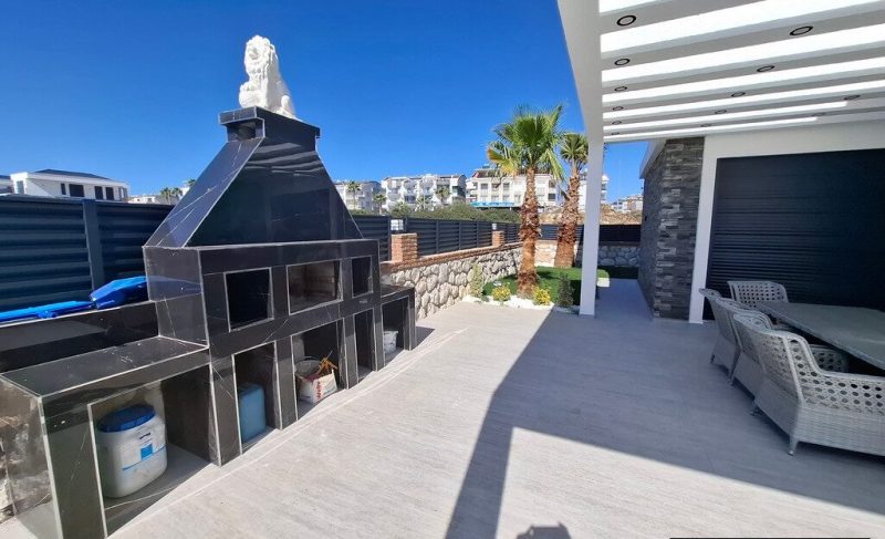 Detached Villa with Pool for Sale in Altinkum Didim Turkey
