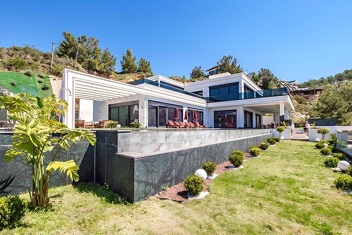 Exclusive Villa with Amazing Sea View for Sale in Kargicak Alanya Turkey