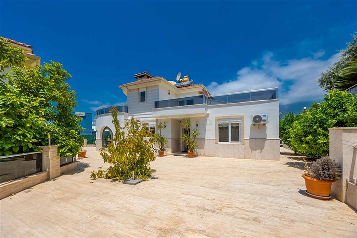 Fully Furnished 3 Bedroom Villa with Pool in Kargicak Alanya