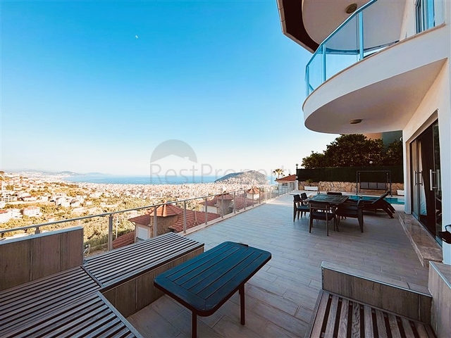 Fully Furnished Sea View Villa for Sale in Alanya Centre Turkey