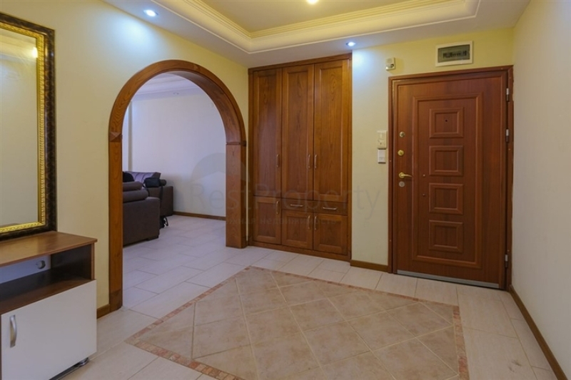 Furnished 2+1 Apartment 50 m from the sea in Mahmutlar, Alanya for Sale