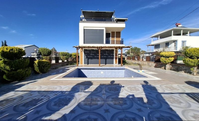 Furnished Villa with Pool for Sale in Altinkum Didim Turkey