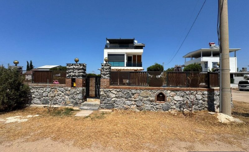 Furnished Villa with Pool for Sale in Altinkum Didim Turkey