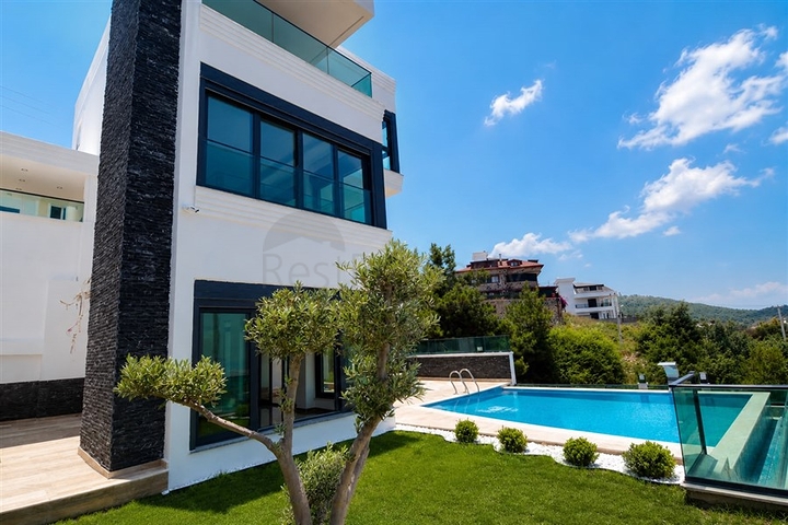 Modern 3+1 villa with Private Pool and Sea Views in Kargicak Alanya