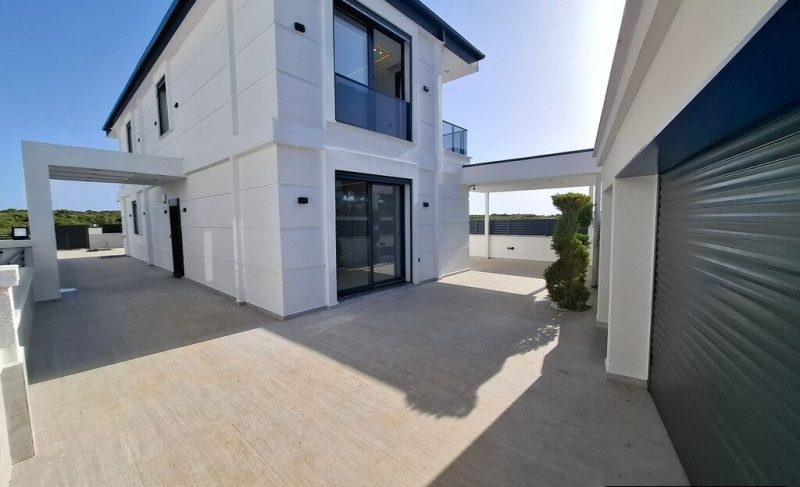 Spacious 3+1 Apartment with Panoramic Sea Views in the Prestigious Bektaş Area