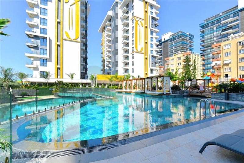 Sea View 1+1 Apartment in a Modern Complex by the Beach Mahmutlar Alanya