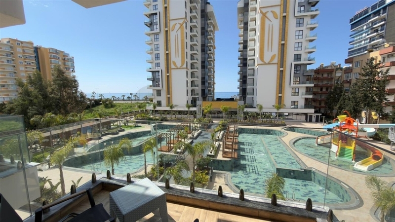 Sea View 1+1 Apartment in a Modern Complex by the Beach Mahmutlar Alanya